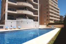 Holiday rental apartment for maximum of 8 people.Beautiful apartment located very close to la Fossa beach and the port of Calpe where you will enjoy the fishing boats arrival or the restaurants. You will also have a wonderful walk along the "principe de Asturias" ecological promenade, placed just down the Peñon de Ifach.  , Calpe