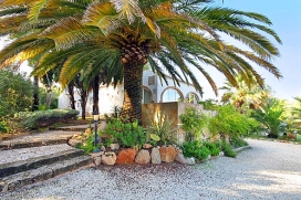 Holiday rental villa in Spain for up to4 people.Nice villa on one level in Javea on the Costa Blanca. The villa is situated in the beautiful urbanization of Tosalet on a level plot with well maintained gardens surrounding the property. There is a lar, Javea