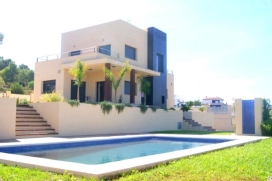 Beautiful and luxury villa    with private pool, in Xabia / Javea, Comunidad Valenciana, Spain for a maximum of 8 persons.This villa is situated  in a  residential area, close to restaurants and bars and  at 4 km from the beach. The accommodation has privacy, a lawned garden and  a view of  the mountains.Its comfort and the vicinity of the beach and places to go out make this an ideal villa to celebrate your holidays with family or friends and even your pets.Interior, Javea