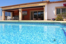 Beautiful and comfortable villa    with private pool, in Moraira, Costa Blanca, Spain for a maximum of 7 persons.This villa is situated  in a  beachy, hilly and urban area, close to restaurants and bars and supermarkets and  at 200 m from El Portet beach and offers a lot of privacy and a garden with gravel.Comfort and the vicinity of the beach, places to shop and places to go out make this an ideal villa to celebrate your holidays with family or friends and even your pets.Interior, Moraira