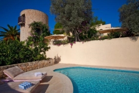 Splendid villa for 12 people, located 7 km from Ibiza in Santa Eulalia direction.The house has 50,000 meters of land of which 4,000 are fenced.The input side of the house has a large patio with porch which gives access to the house and the pool area.The house on the ground floor has a spacious living room and added a second smaller room in the bottom of the tower. From there you enter the spacious dining room connected to the large kitchen. This room has a dining room on the outside, on the porch perfect for breakfast, and dine al fresco.Bedrooms are accessed by a corridor in which the principle is the staircase leading up to the master bedroom with dressing bed and en suite bathroom. Large terrace with loungers overlooking the countryside.Continuing along the corridor came to a third hall where the rooms are distributed. A staircase leads to another bedroom upstairs with en suite. On one side of this room we have the third double bedroom with en suite and there is access to another hall where we have four bedrooms. Two doubles, one with en suite and two single bedrooms. The two singles and a double with a shared bathroomOutside large garden, various chill out areas around the pool, barbecue area, an outdoor kitchen near the pool area. The house also has a tennis court.Interior, Ibiza Town