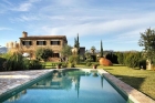 Paroya,&nbsp;Superbly located in...