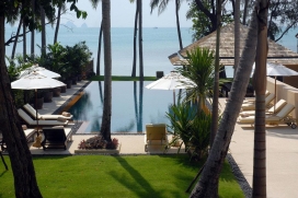 Wonderful and luxury villa with private pool, in Lipa Noi, Koh Samui, Thailand for a maximum of 6 persons.This villa is situated in a wooded beach area and at 25 m from Lipa Noi Beach beach. The accommodation has a lot of privacy, a lawned garden with trees and wonderful views of the bay, the beach and the sea.Its tranquility, its comfort and the vicinity of the beach make this a perfect villa to celebrate your holidays with family or friends.Interior, Lipa Noi
