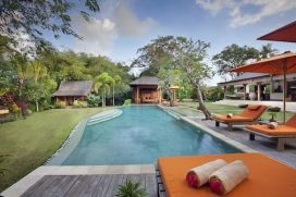 Grote en luxe villa    met privé zwembad, in Canggu, Bali, Indonesië voor maximaal 8 personen.Deze villa ligt  in een  landelijke omgeving, dichtbij restaurants en bars, winkels en supermarkten en  op 500 m van het strand van Pererenan en b, Canggu