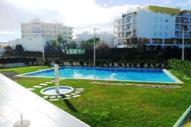 Comfortabel appartement   in Silves, Faro, Portugal  met gemeenschappelijk zwembad, voor maximaal 2 personen.Dit appartement ligt  in een  residentiële  strandomgeving, dichtbij restaurants en bars, winkels en supermarkten en  op 500 m van het strand. De accommodatie biedt een tuin met gazon en  uitzicht op  het zwembad en de tuin.Het comfort en de nabijheid van het strand, gelegenheden om te winkelen en uitgaansgelegenheden maken dit een geschikt appartement om uw vakantie te vieren .Binnen, Silves