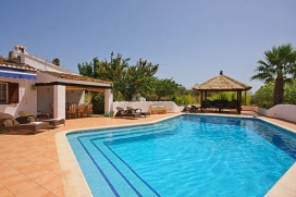 Vakantiehuis met privézwembad huren voor maximaal 6 personen.Villa, rustig gelegen aan de voet van de berg Montgó, met mooi uitzicht op berg en dal en op circa 5 autominuten van het oude centrum van Javea (Costa Blanca) Spanje. De gehele vi, Javea