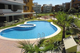 Comfortabel appartement    met gemeenschappelijk zwembad, in Punta Prima, Costa Blanca, Spanje voor maximaal 4 personen.Dit appartement ligt  in een   strandomgeving, dichtbij restaurants en bars, winkels en supermarkten en  op 1 km van het strand. De accommodatie biedt een tuin met gazon en bomen en  uitzicht op  de tuin.Het comfort en de nabijheid van het strand, gelegenheden om te winkelen, uitgaansgelegenheden en mogelijkheden om te sporten maken dit een geschikt appartement om uw vakantie te vieren met familie of vrienden en zelfs uw huisdieren.Binnen, Punta Prima