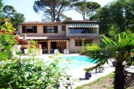 Stadthaus nahe dem Altstadtzentrum von FREJUS, 1km vom Meer und Port Fréjus, 30 Minuten von Saint Tropez, 30 Minuten von Cannes, 1 h von Nizza und ca. 1h30 MONACO., Fréjus