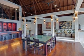 This rental villa is a four bedroom villa, luxurious hide-away situated near the famous Tanah Lot temple and the 18-hole Nirwana golf course. The spacious villa has a spectacular view of traditional rice terraces and the ocean, which makes this prope, Canggu