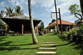 The luxury holiday villa is situated on the west coast of Bali. It is spread on 40 areas land surrounded by the Hey Ho River and lush jungle in a typical Balinese village. You have a 360 degree view and sounds of nature. It is the idyllic place if yo, Tabanan