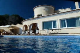 Fantastische Villa zum Wohlfühlen, grosszügige Qualität und platz für 6 Personen.Eigener Pool und nur 1500m entfernt vom Meer., Benissa